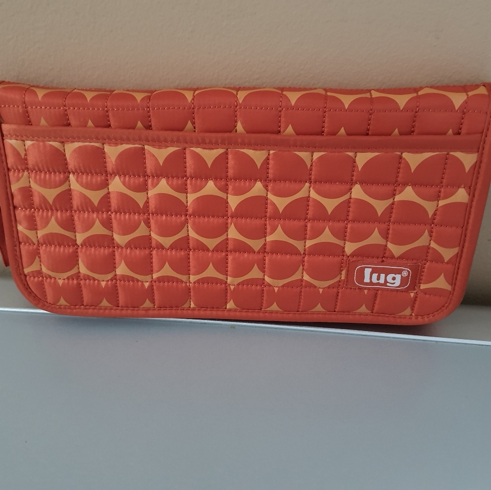 Lug long wristlet
